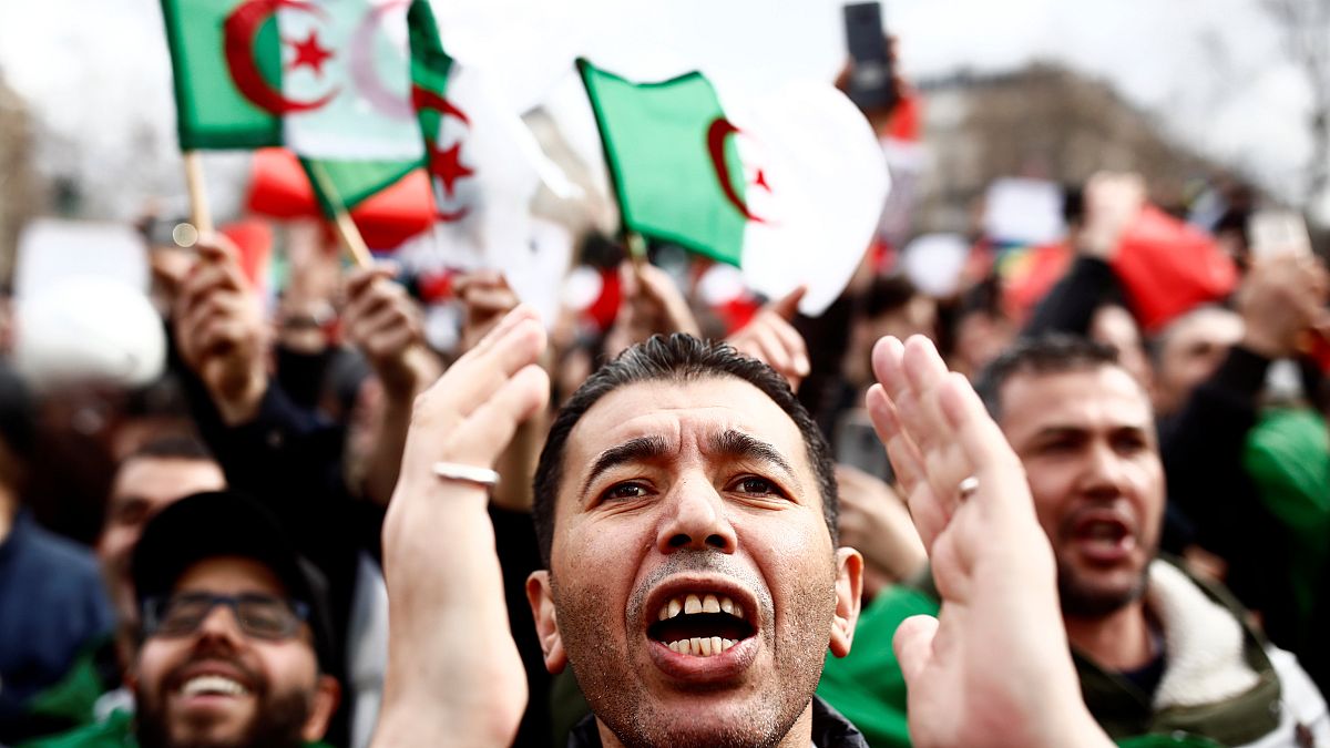 Algeria: le proteste non si fermano, centinaia di studenti in sciopero