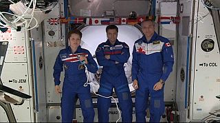 Crew Dragon acopla com sucesso à Estação Espacial Internacional