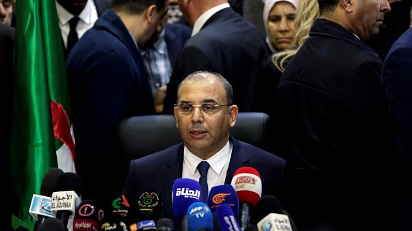 عبد الغني زعلان يتحدث بعد تقديمه لأوراق ترشح بوتفليقة عبد الغني زعلان يتحدث بعد تقديمه لأوراق ترشح بوتفليقة