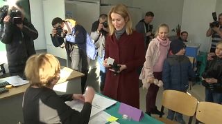 Kaja Kallas, líder del Partido Reformista, acude a votar
