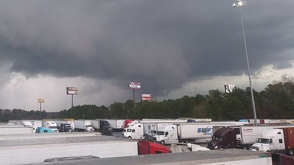 Usa: Alabama piegata dai tornado, decine le vittime Usa: Alabama piegata dai tornado, decine le vittime