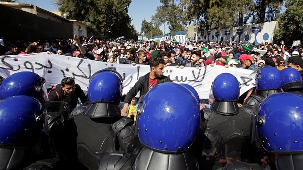 Bouteflika promet d'abréger son mandat s'il est réélu, le message ne passe pas Bouteflika promet d'abréger son mandat s'il est réélu, le message ne passe pas