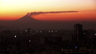 شب نورانی مکزیکی‌ها به دنبال فوران آتشفشان