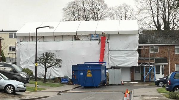 Бывший дом Скрипалей в процессе разбора крыши Бывший дом Скрипалей в процессе разбора крыши