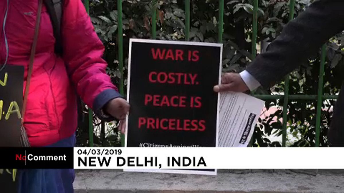Élő lánc Indiában a békéért