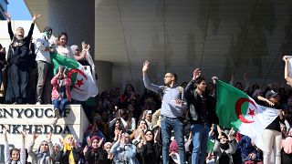 وزير جزائري سابق يستقيل من البرلمان والحزب الحاكم دعماً للاحتجاجات 