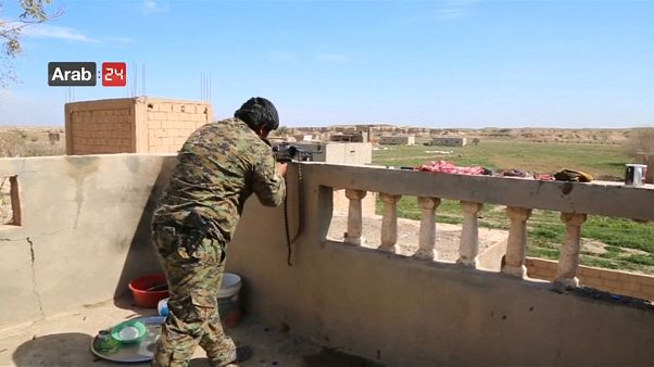 Siria, iniziata la resa dell'Isis a Baghouz Siria, iniziata la resa dell'Isis a Baghouz