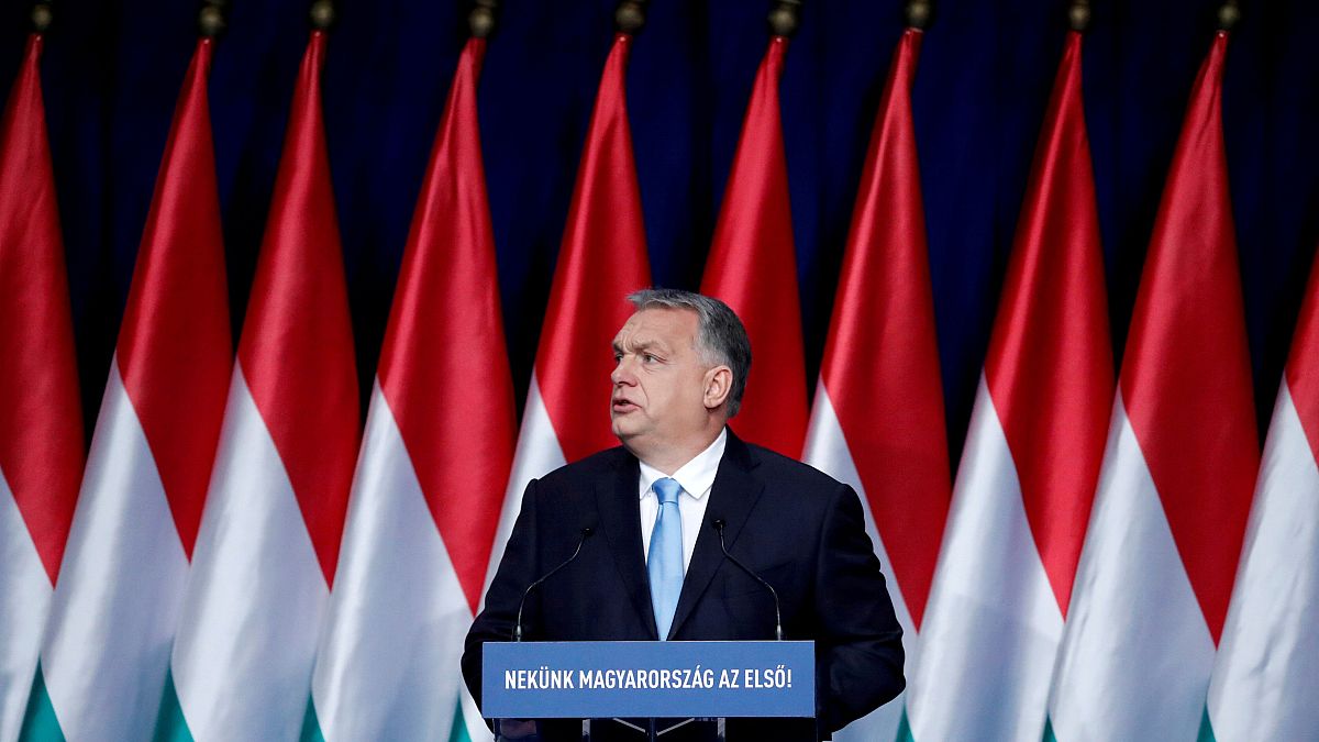 AP'nin en büyük siyasi grubu Orban'a karşı ihraç prosedürü başlattı 