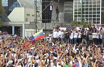 Juan Guaidó sfida Maduro