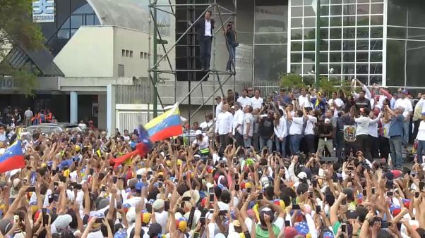 De retour au Venezuela, Guaido appelle à manifester contre Maduro De retour au Venezuela, Guaido appelle à manifester contre Maduro