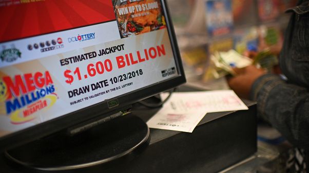 Piyangoda 1,5 milyar dolar tutturdu, 'tek seferde rekor ödül alan' talihli oldu Piyangoda 1,5 milyar dolar tutturdu, 'tek seferde rekor ödül alan' talihli oldu