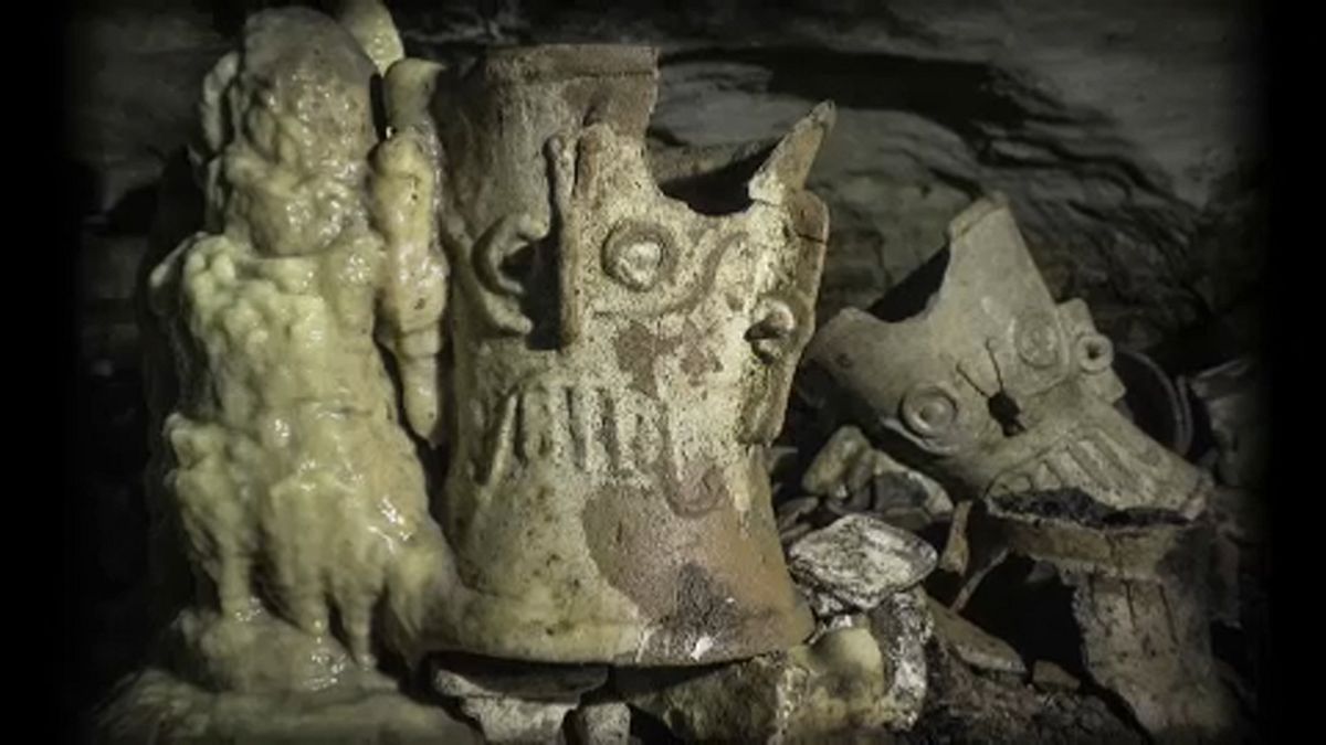 فيديو: علماء مكسيكيون يعثرون على آثار تعود لحضارة المايا في كهف أثري