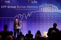 Manfred Weber beszédet mond a februári EPP-tanácskozáson