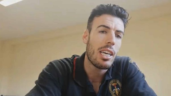 Italia investiga a un bombero español por tráfico humano que rescató personas en el Mediterráneo Italia investiga a un bombero español por tráfico humano que rescató personas en el Mediterráneo