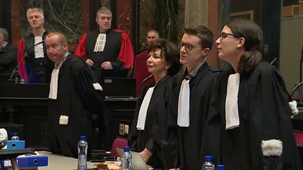 Acusado de ataque em Bruxelas que fez quatro mortos clama inocência Acusado de ataque em Bruxelas que fez quatro mortos clama inocência