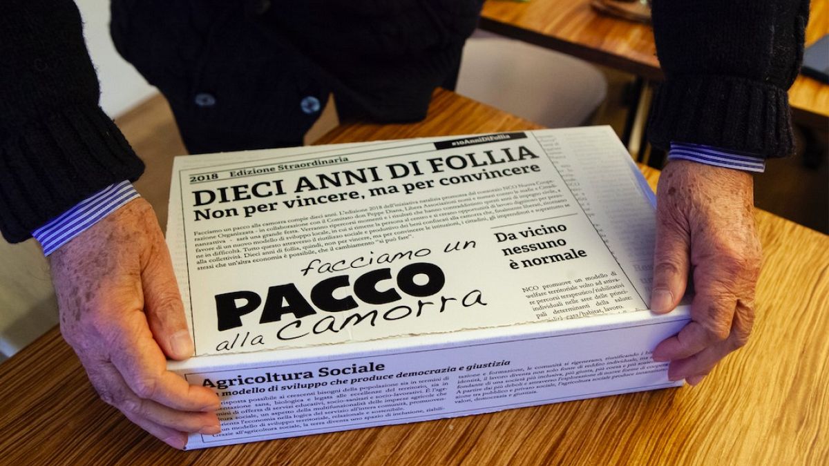 Italian cooperatives fight organised crime with organic food boxes