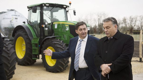 Orbán Viktor és Mészáros Lőrinc 2014-ben Orbán Viktor és Mészáros Lőrinc 2014-ben