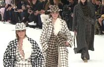 Lagerfeldtől búcsúzik a Chanel őszi-téli kollekciója