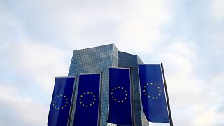 الاتحاد الأوروبي يدرس إضافة الإمارات وعمان إلى قائمته السوداء للتهرب الضريبي 