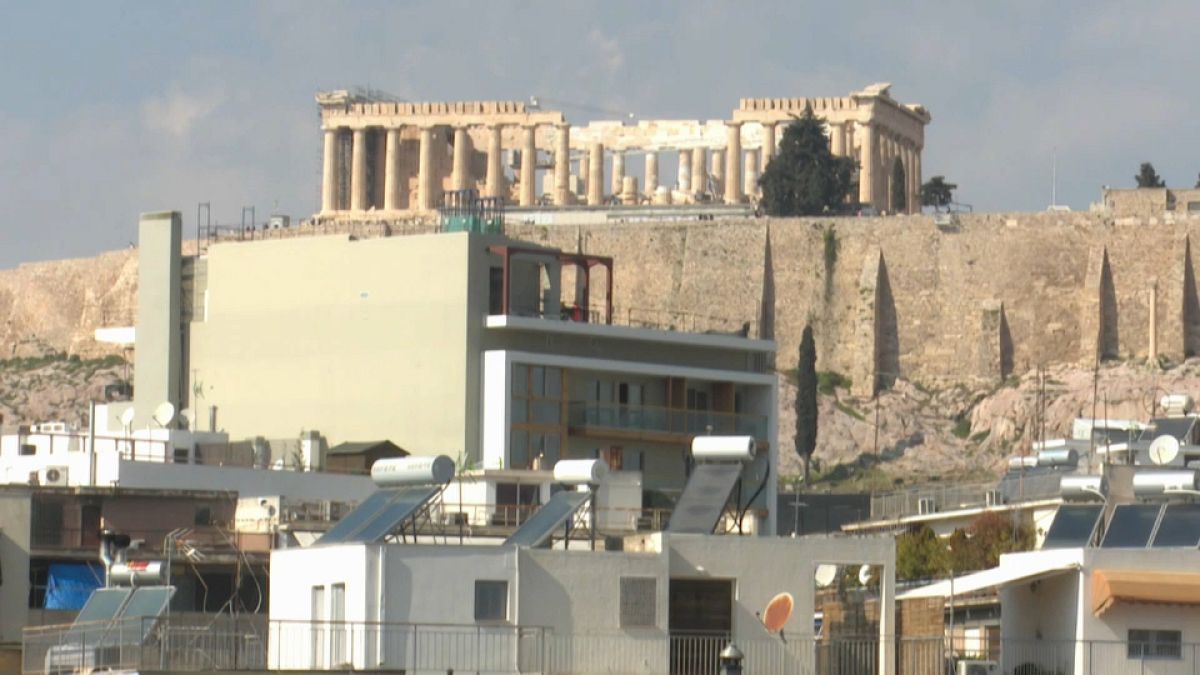 Atene: giungla di cemento attorno all'Acropoli