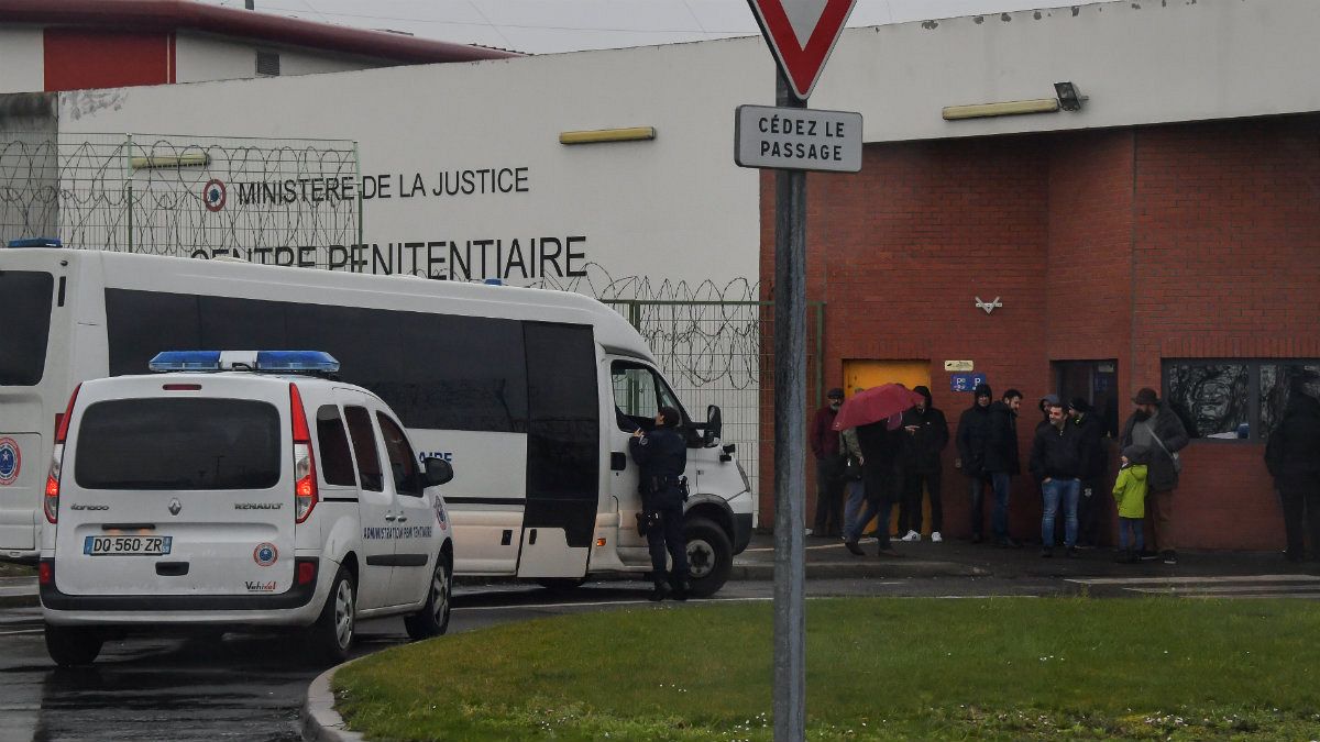 حملۀ یک اسلامگرای افراطی به نگهبانان زندان فوق امنیتی فرانسه دو زخمی برجای گذاشت