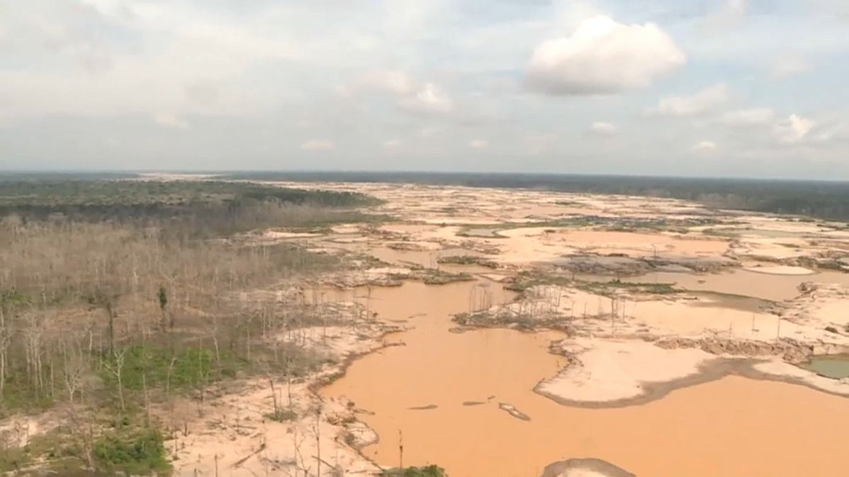 A perui katonaság védi az Amazonas-t az illegális bányászoktól