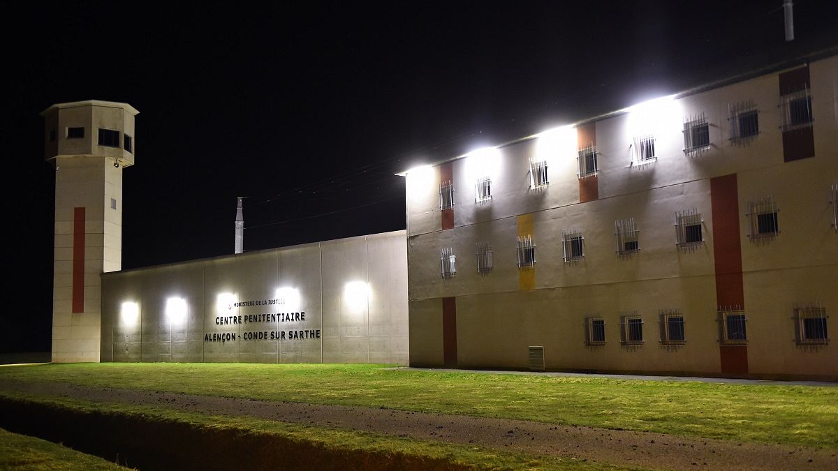 Γαλλία: Κρατούμενος μαχαίρωσε δεσμοφύλακες στη Νορμανδία