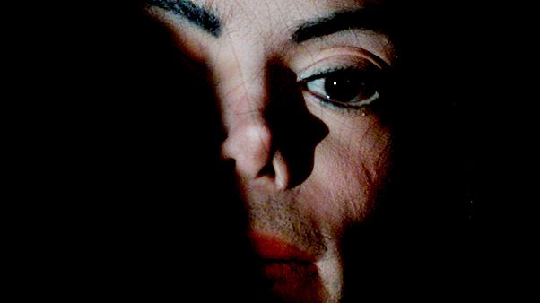 Michael Jackson à Oxford, Angleterre, le 6 mars 2001. Michael Jackson à Oxford, Angleterre, le 6 mars 2001.