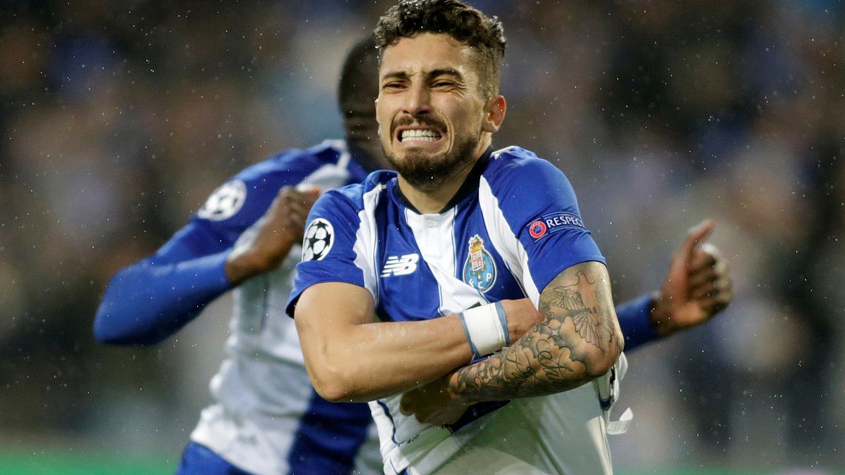 Alex Telles coloca FC Porto entre as oito melhores equipas da Europa
