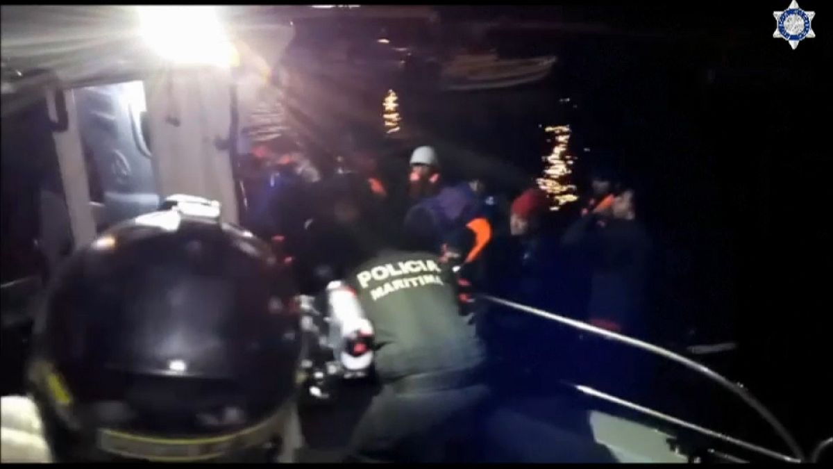 Mueren dos niños en el naufragio de un barco de migrantes en Samos