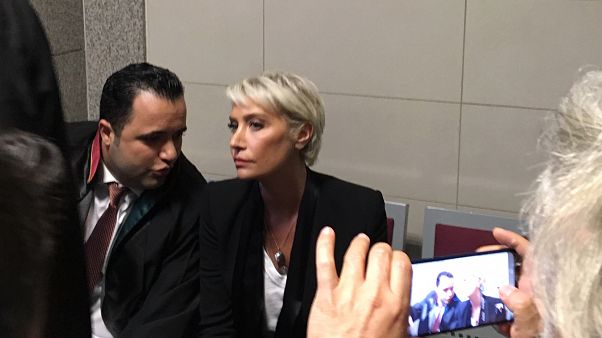 Τουρκία: Ποπ-σταρ αποκαλύπτει την κακοποίηση που δεχόταν! Τουρκία: Ποπ-σταρ αποκαλύπτει την κακοποίηση που δεχόταν!