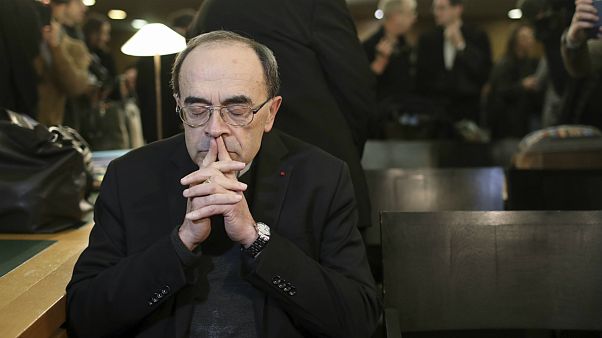 سکوت اسقف اعظم لیون در برابر کودک آزاری؛ بربرن استعفا میدهد سکوت اسقف اعظم لیون در برابر کودک آزاری؛ بربرن استعفا میدهد