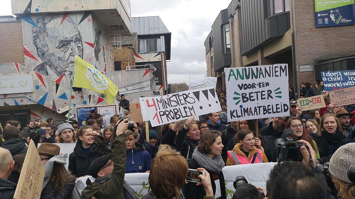 "Breves de Bruxelas": Marcha pelo Clima, Glifosato, Migrações e campanha na Hungria
