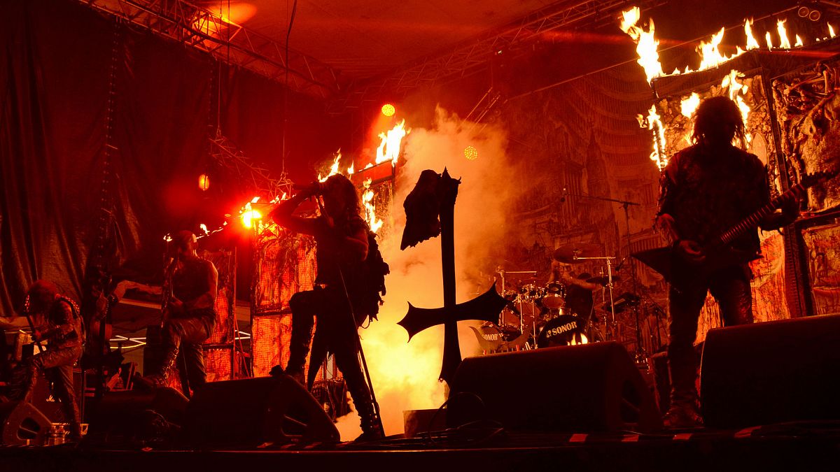 Singapur, Satanist ögeler taşıyan Watain metal grubunun konserini iptal etti