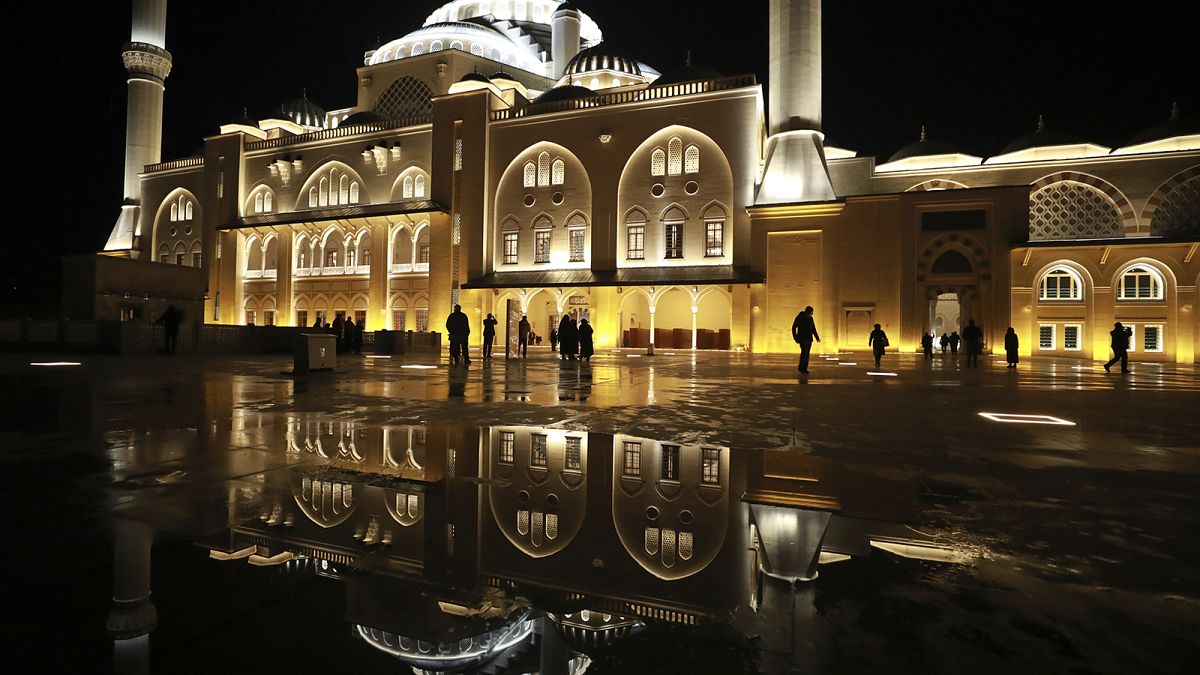 Τουρκία: Άνοιξε το μεγαλύτερο τζαμί