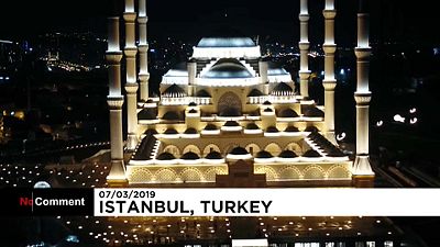 درهای بزرگ‌ترین مسجد ترکیه به روی نمازگزاران باز شد