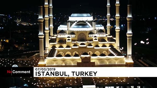 La plus grande mosquée de Turquie vient d'ouvrir ses portes à Istanbul La plus grande mosquée de Turquie vient d'ouvrir ses portes à Istanbul