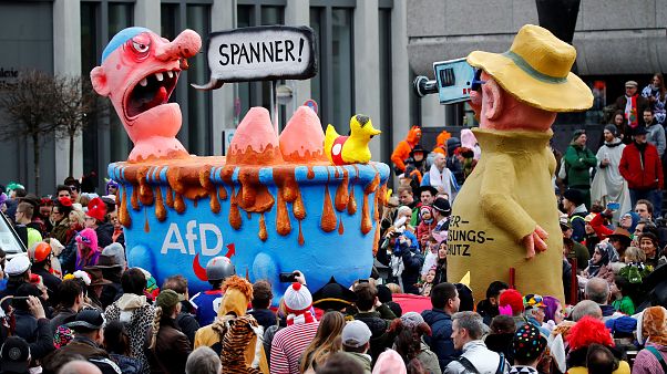 No Comments der Woche: stürmischer Karneval und Skaten für die Kühe No Comments der Woche: stürmischer Karneval und Skaten für die Kühe