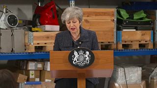 Theresa May endurece discurso sobre o Brexit