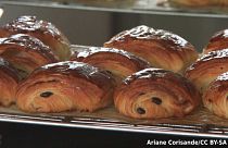 Des chocolatines dans une boulangerie à Paris. Non, des pains au chocolat !