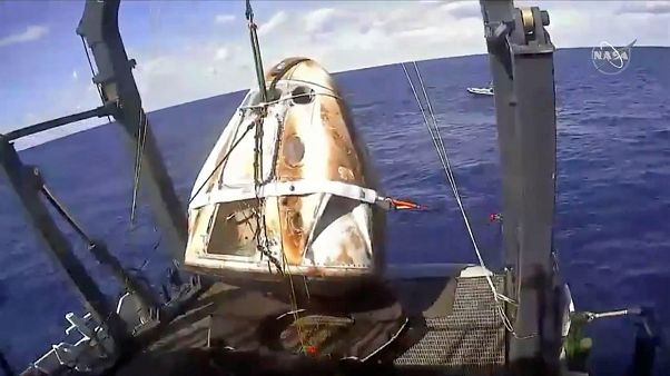 Προσθαλασσώθηκε με επιτυχία το Crew Dragon της Space X Προσθαλασσώθηκε με επιτυχία το Crew Dragon της Space X