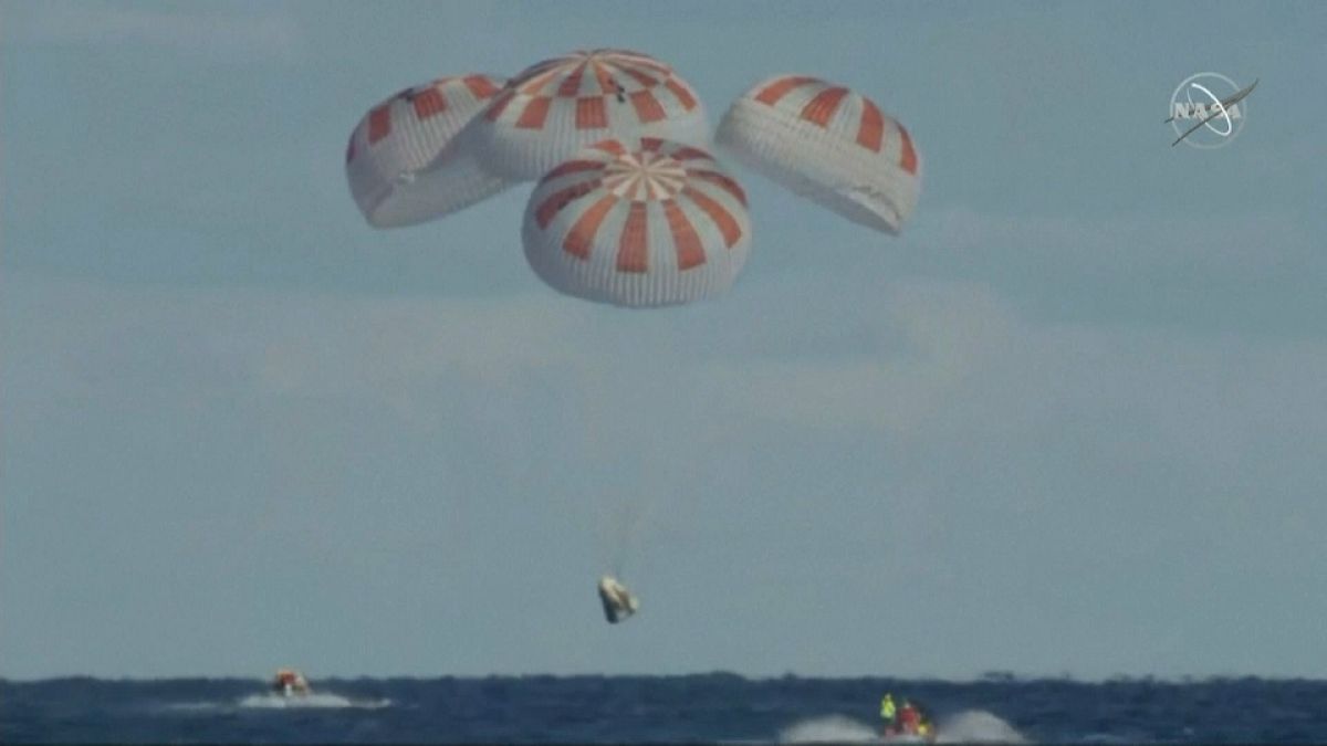 SpaceX'in insanlı uzay yolculuğu için denenen kapsulü Florida kıyılarına indi