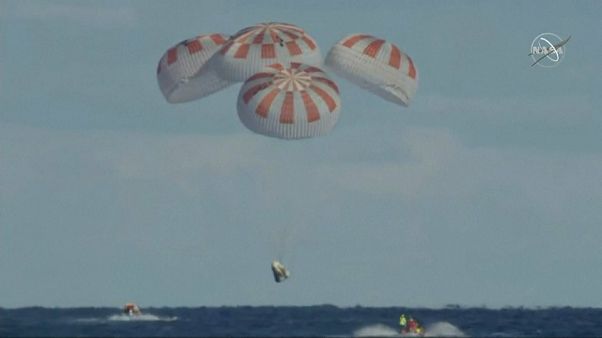 SpaceX'in insanlı uzay yolculuğu için denenen kapsulü Florida kıyılarına indi SpaceX'in insanlı uzay yolculuğu için denenen kapsulü Florida kıyılarına indi