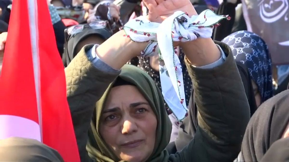 "صراخ في صمت" عنوان تجمع تركي ينادي بتحرير المعتقلات السوريات 