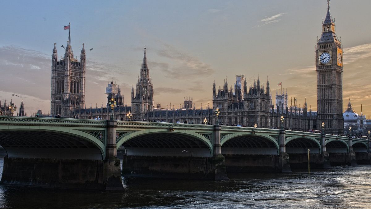 محكمة في لندن تصدر أول حكم بالسجن لتهمة ختان الإناث في بريطانيا 