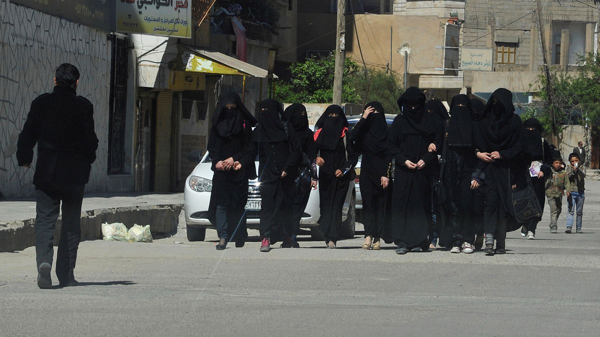 زوجات داعش: شجار وشتائم واعتداء "الأجنبيات" على "المحليات" 