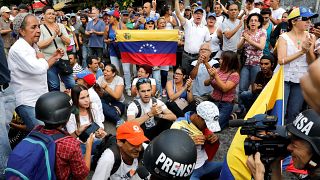 شاهد: مسيرات هادئة في فنزويلا إلى جانب حضور مكثف للشرطة