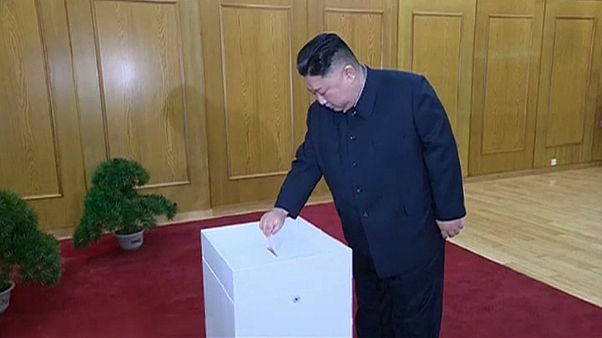 الزعيم الكوري الشمالي كيم جونغ أون اليوم الأحد 10 آذار/مارس يدلي بصوته الزعيم الكوري الشمالي كيم جونغ أون اليوم الأحد 10 آذار/مارس يدلي بصوته