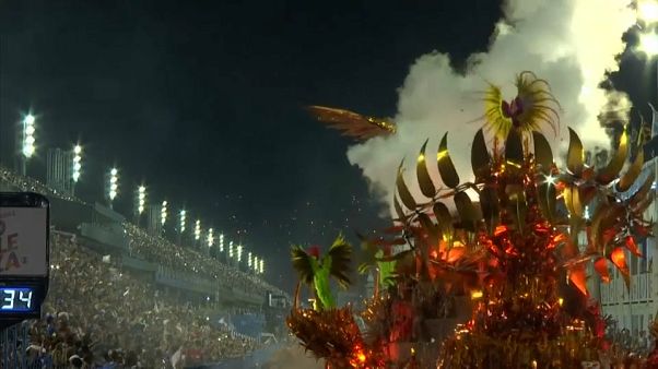 شاهد: اختتام مهرجان ريو ديجانيرو بتتويج مدرسة مانغيرا شاهد: اختتام مهرجان ريو ديجانيرو بتتويج مدرسة مانغيرا