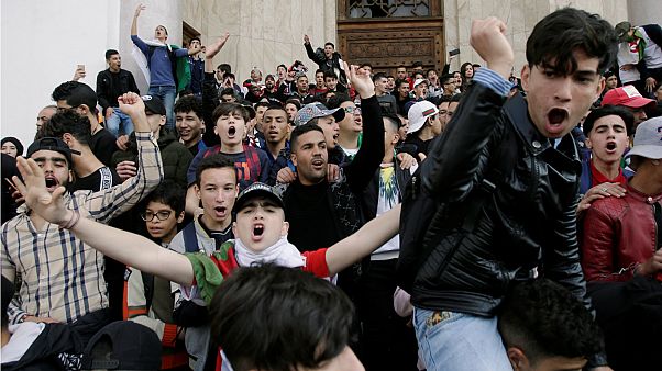 Presidential plane lands in Algeria amid ongoing anti-government protests Presidential plane lands in Algeria amid ongoing anti-government protests